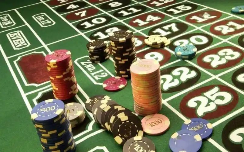 Dealer live di siap46 slot menangani meja roulette dengan antarmuka Multi-Bet